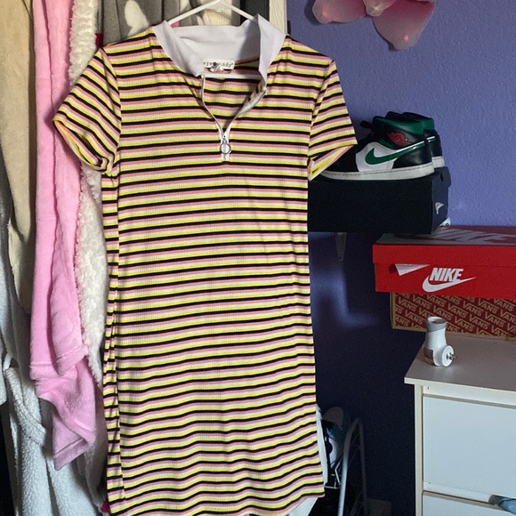 Juniors Short Sleeve Yellow Striped Dress - Picture 1 of 1